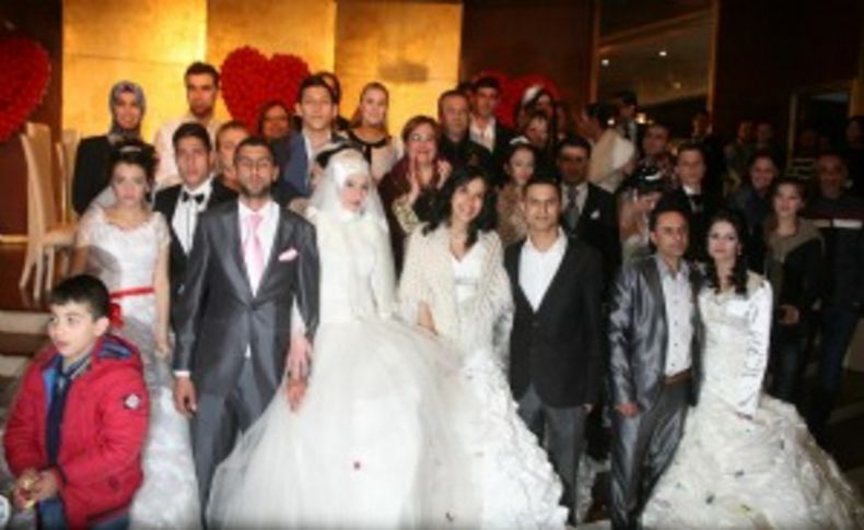 ​İzmir'de 70 çifte resmi nikah kıyıldı